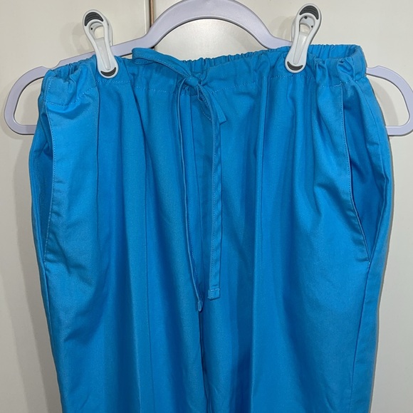Cherokee women’s size medium scrub pants - Picture 7 of 8
